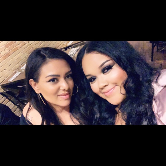 ⭐️TOP RATED SELLER ⭐️Meet your Posher, Stephanie - Picture 6 of 6